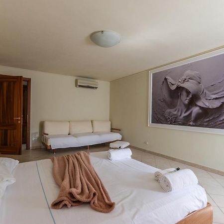 Dora Apartment - Smart Holiday Mantova Luaran gambar