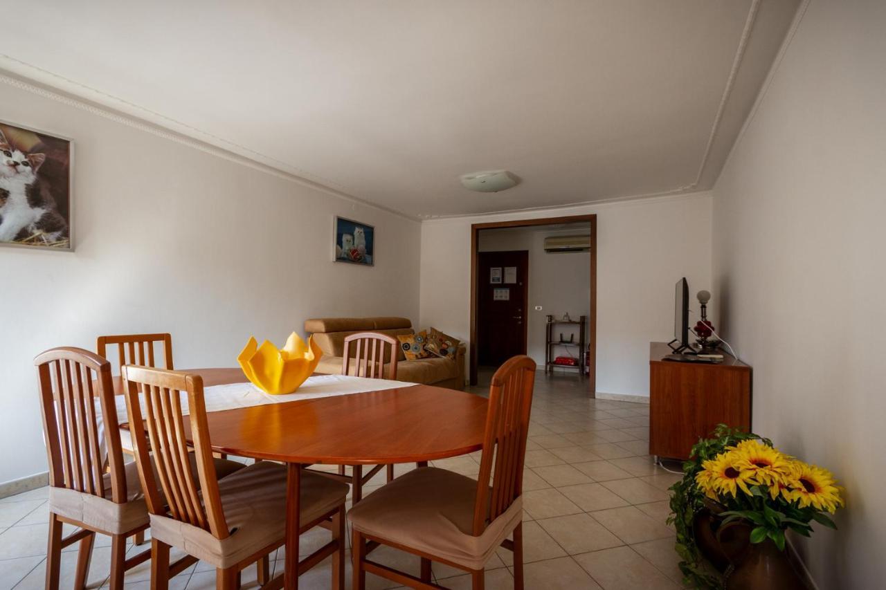 Dora Apartment - Smart Holiday Mantova Luaran gambar