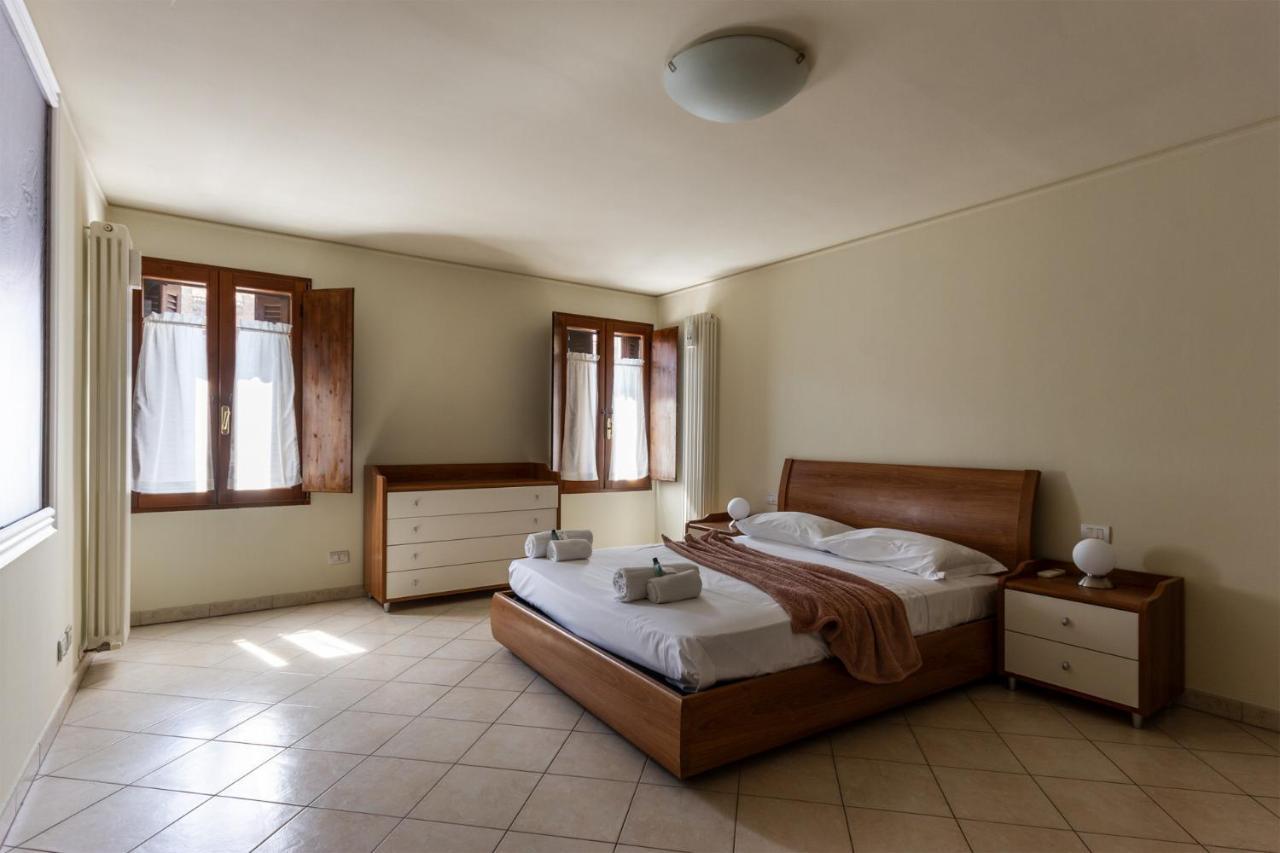 Dora Apartment - Smart Holiday Mantova Luaran gambar